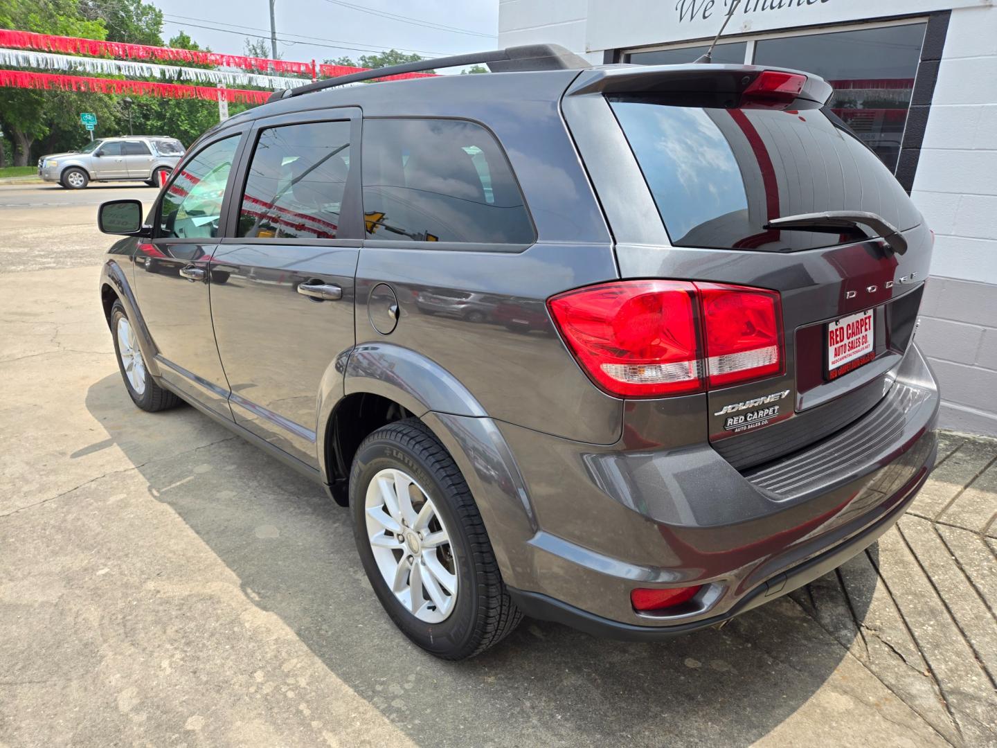 2014 GRAY Dodge Journey SXT (3C4PDCBGXET) with an 3.6L V6 DOHC 24V engine, 6-Speed Automatic transmission, located at 503 West Court, Seguin, TX, 78155, (830) 379-3373, 29.568621, -97.969803 - Photo#3